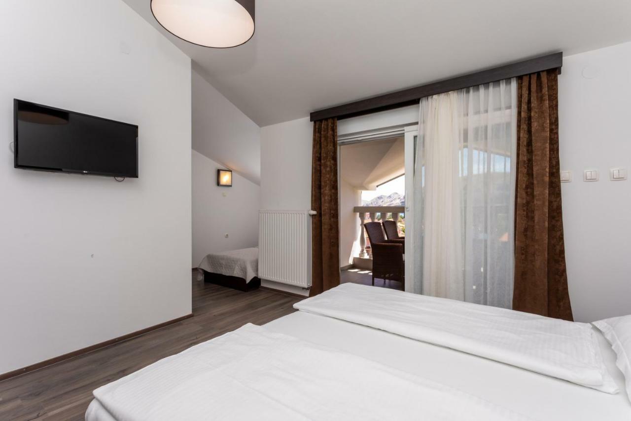 Bed & Breakfast Dosen III Baska  Exterior photo